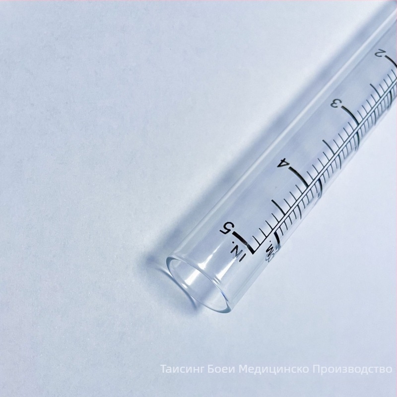 Стъклен дъждомер с плоско устие и печатна скала за измерване на валежите на открито