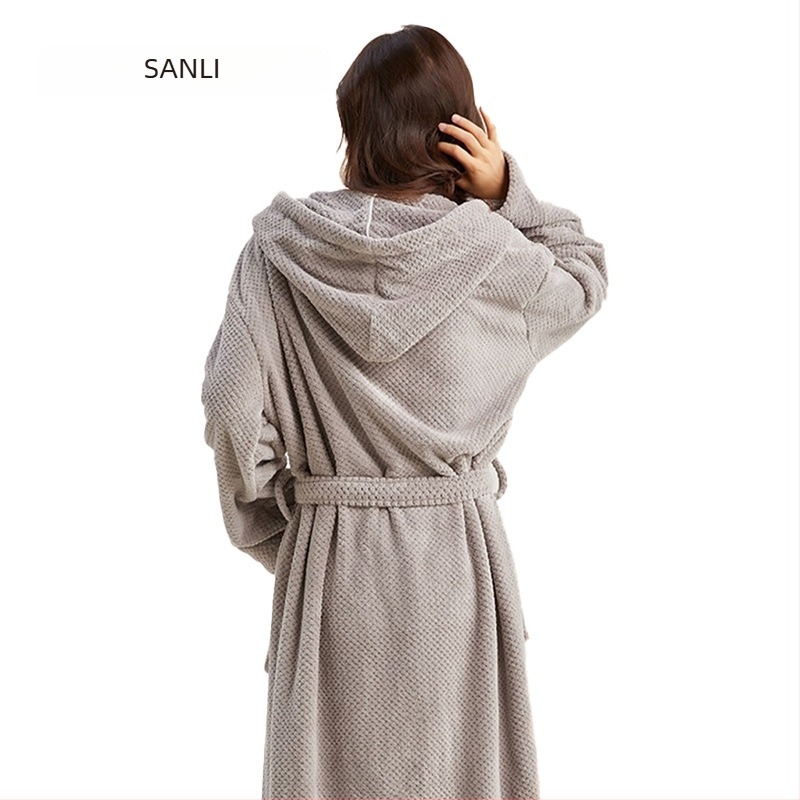 Халат за баня от корал велур; главен материал: полиестер 85%; подходящ за двойки; унисекс; пролет