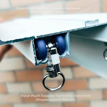 Комплект за интегриран таван с клетъчна панелна система за завеси: релсови аксесоари, лагерен ролик от сплав, капачка за щепсел и крайна заключваща глава.