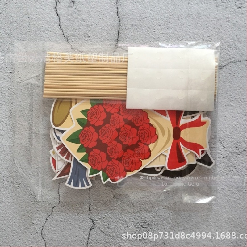 Фотопропове за фенове на Световното първенство по футбол – материал: хартия; ръчна изработка; тип реквизит: Друг; 30 бр.