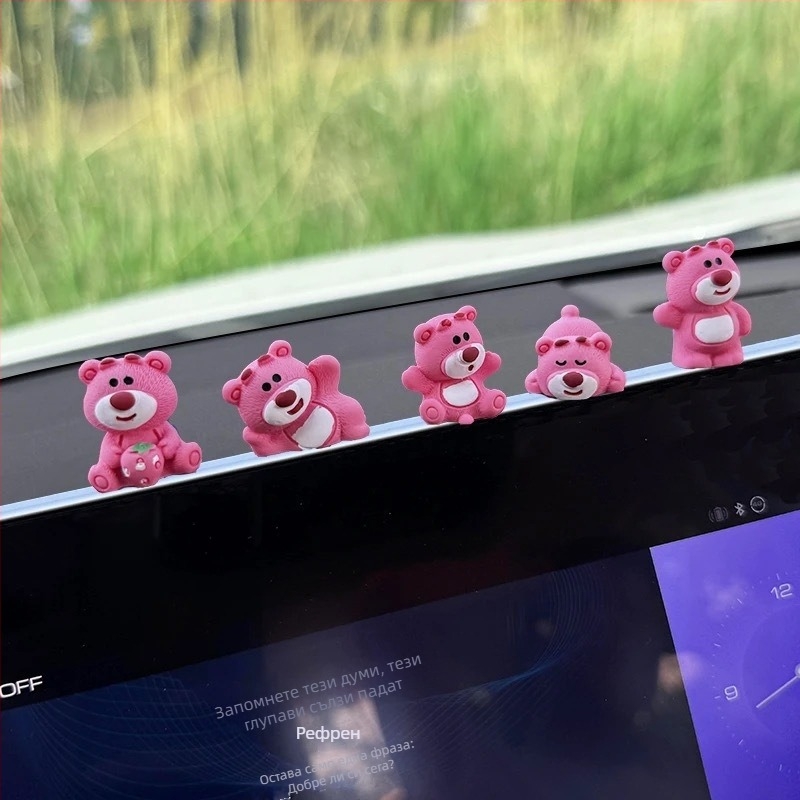 Автомобилен интериорен орнамент – карикатурна мечка-ягода, смола, за декорация на таблото