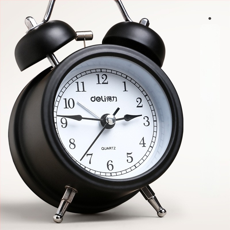 Будилник Deli 9024: светещи стрелки, тиха работа; аналогов дисплей с цифри, механично движение, батерийно захранване