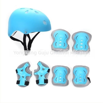 Детски комплект защитни протектори за ролери (7 части) – каска и протектори за длан, китка, глава, лакът и коляно; основен материал: полиестерно влакно
