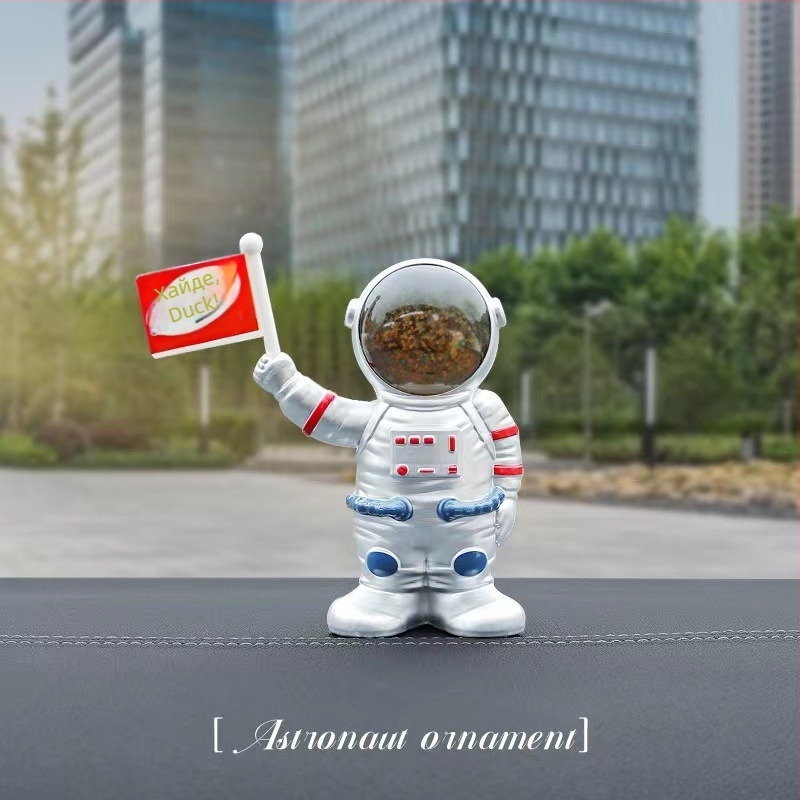 Автомобилен орнамент с астронавт – пластмасов, китайски традиционен стил, декорация, без персонализация