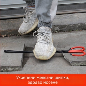 Комплект от три домакински огнени инструмента: огнена кука, лопатка за въглища и огнени клещи, устойчиви на високи температури