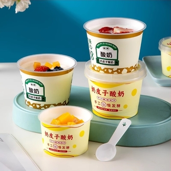 Еднократна чашка за кисело мляко с капак — PP материал, марка Strange book, печат на лого възможен, персонализация налична, не биоразградима