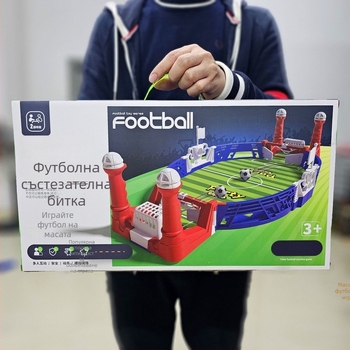 Настолна футболна маса за деца – пластмасова, за двама играчи, с футболно съревнование и взаимодействие родител-дете, подходяща за възраст 7–14.