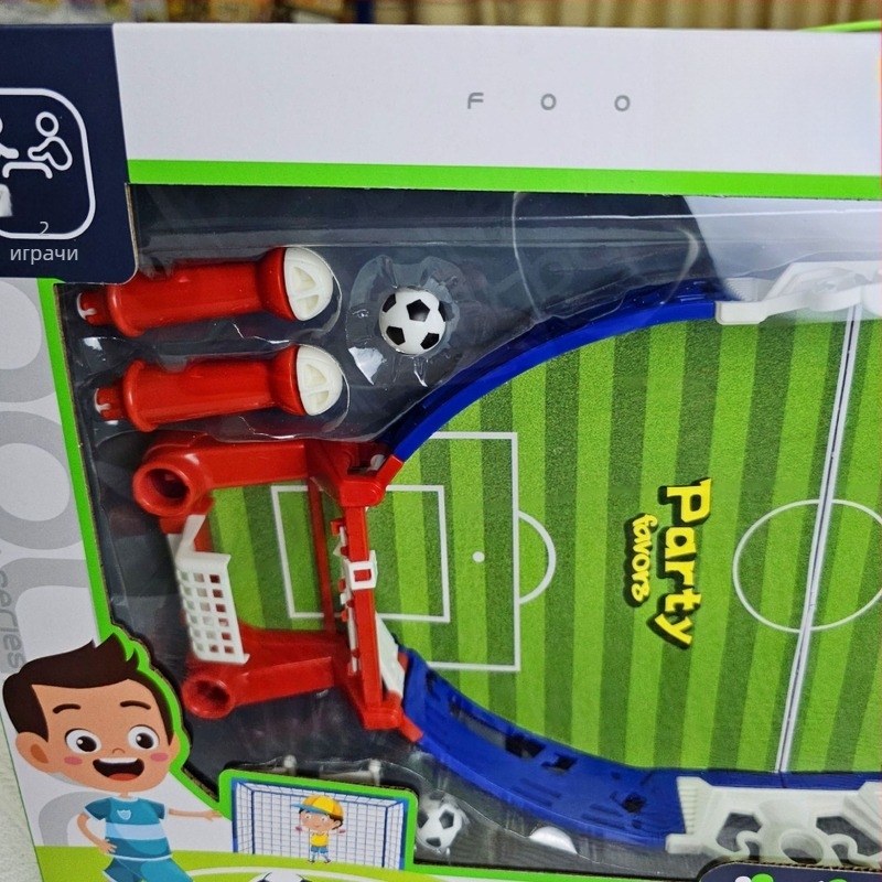 Настолна футболна маса за деца – пластмасова, за двама играчи, с футболно съревнование и взаимодействие родител-дете, подходяща за възраст 7–14.