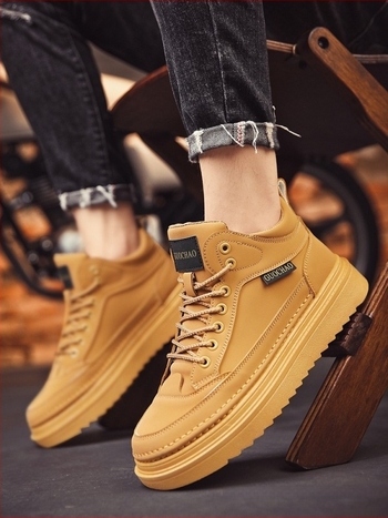 Мъжки ботуши Martin със замша на горната част, гумена подметка, платнена стелка, устойчиви на износване.