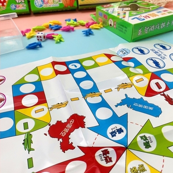 Детски мултиигрален настолен комплект за игри: Gomoku, Jungle Chess, Checkers и Ludo; пластмасова конструкция, за деца 4–14 г.; образователен, интерактивен и подходящ за семейна игра.