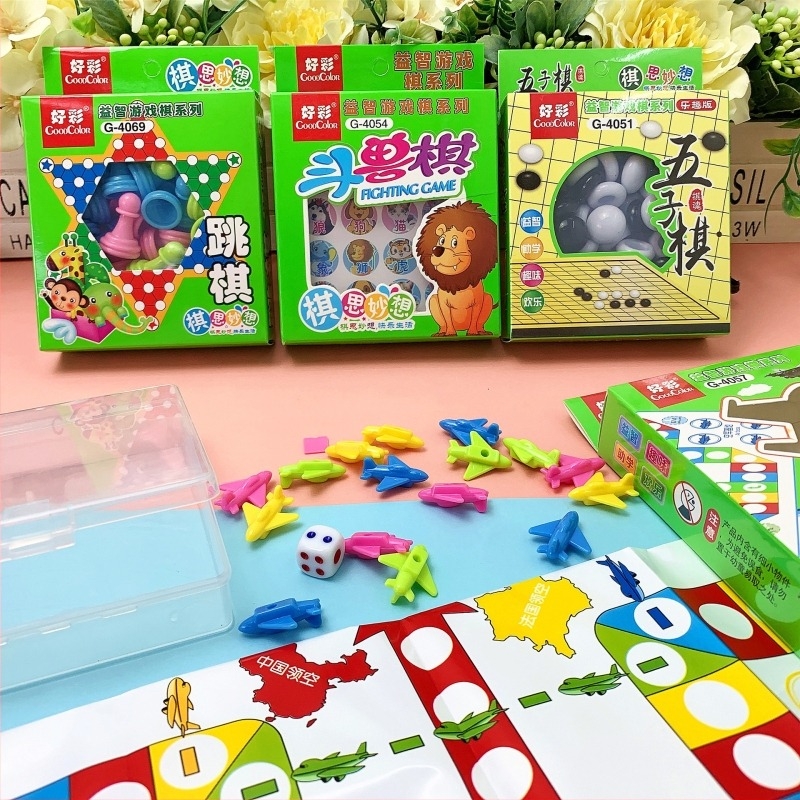 Детски мултиигрален настолен комплект за игри: Gomoku, Jungle Chess, Checkers и Ludo; пластмасова конструкция, за деца 4–14 г.; образователен, интерактивен и подходящ за семейна игра.