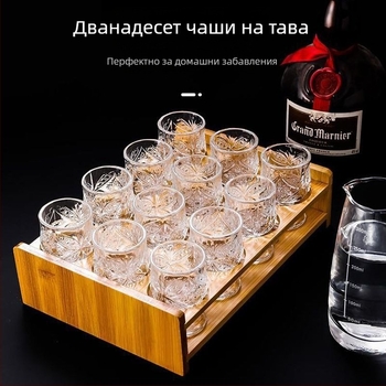 Чаша за вино от стъкло със гравирана флорална украса, дълго стъбло, капацитет 50 мл