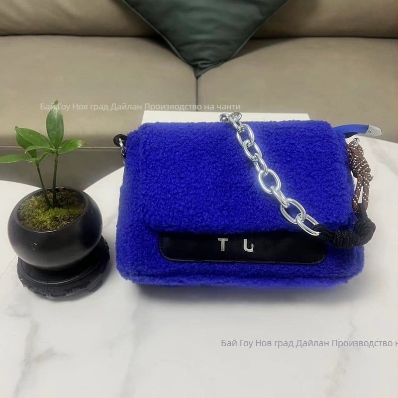 Уличен стил Tote чанта с цип, плюшена подплата, хоризонтално квадратна форма, двойна презрамка