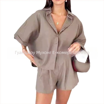 Дамски летен двукомпонентен комплект: едноцветен топ и панталони до три четвърти, полиестров (95%+)