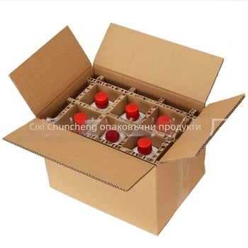 Кутия за напитки с защитна планка, удароустойчива и водоустойчива, сгъваема; материал: картон с пчелна пита; дебелина 15; нето тегло 0,5 кг; предназначена за опаковане на вино.