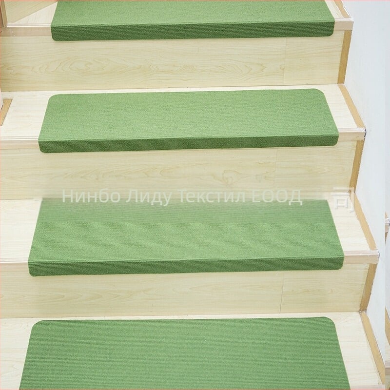 Стълбищен килим – бродиран, полиестерно влакно, самозалепващ, против подхлъзване