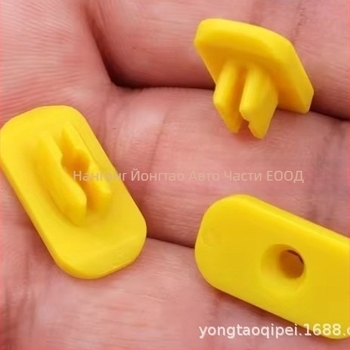 Клип за закрепване на облицовката на покрива за Tesla Model 3 / Model Y • Универсална съвместимост • Модел: 1106827-00-C / 110682700C • Материал: найлон • SKU HL2704