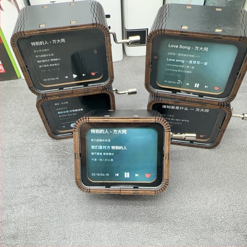 Дървена музикална кутия с ръчно въртене, осем ноти, от липово дърво, резба и печат, персонализирана обработка, възможност за печат на лого