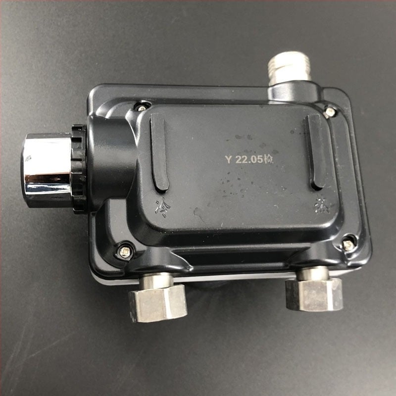 Повърхностно монтиран соларен термостатичен смесител за душ Yonell, 0.6 MPa, 1–99°C, за соларен водонагревател