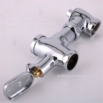 Медна хоризонтална педално-управлявана клапа за промиване на клекалка, модел SY-8050; корпус изцяло меден; налягане 1.2 MPa; време на промиване 3–4 сек.; изход 1 инч