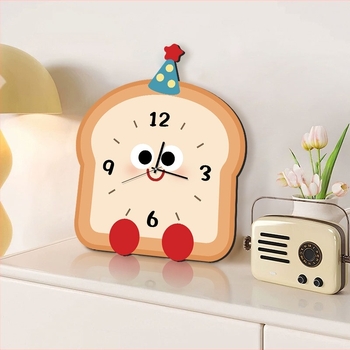 Десктоп часовник — Модерен кремав минималистичен дизайн с LED дисплей, дървен корпус и циферблат, захранван с батерия, дебелина 10 мм