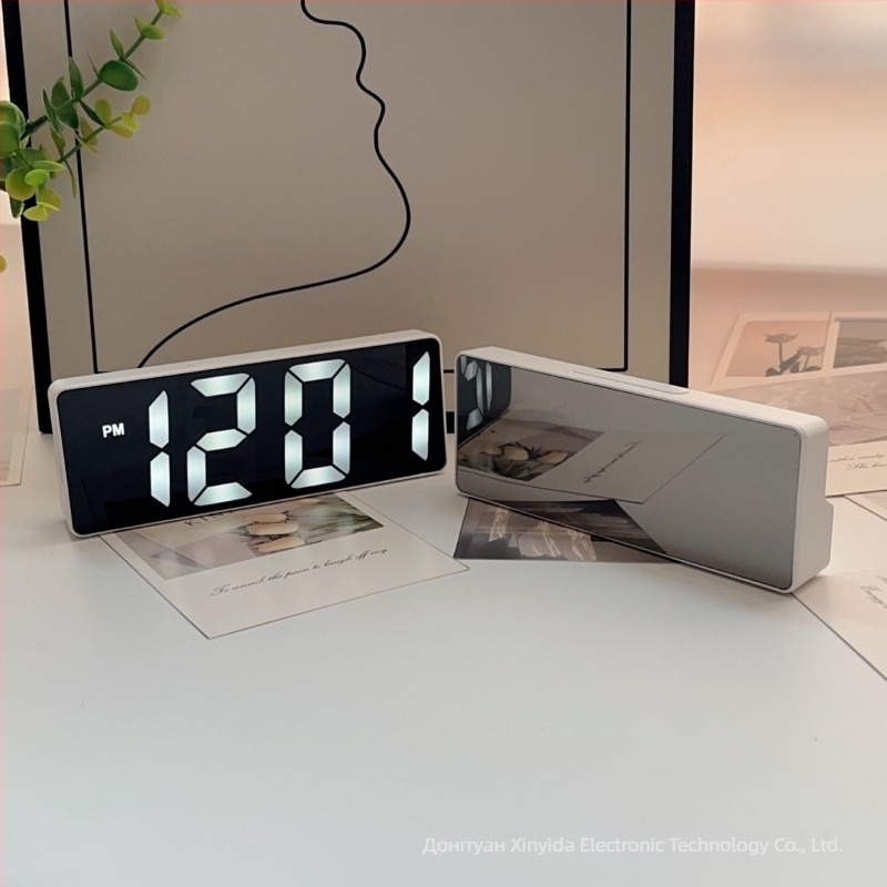 Будилник за дневна с LED дисплей, термометър, календар, нощно осветление и безшумен ход