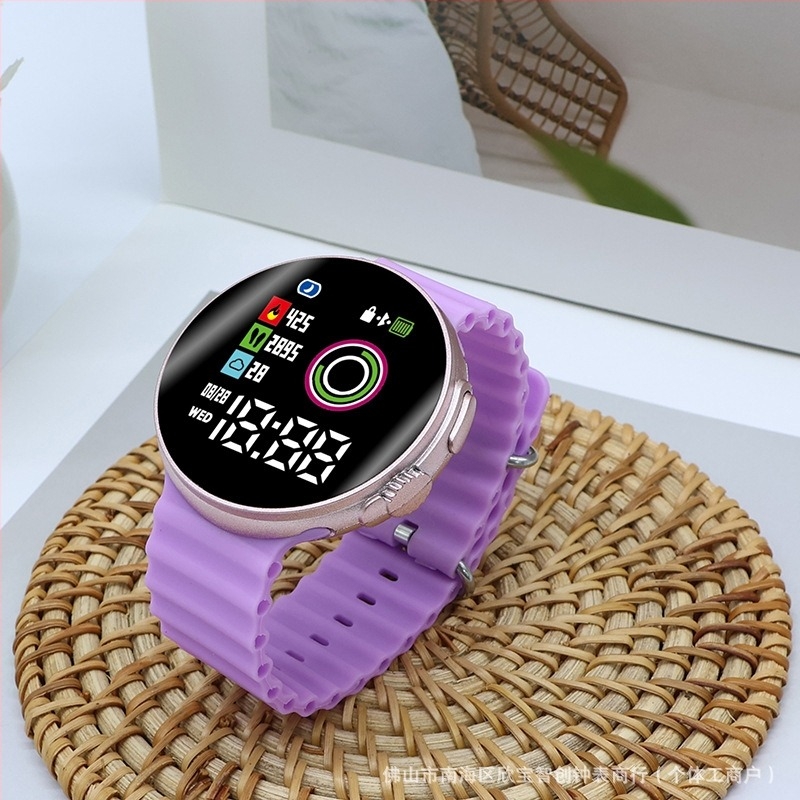 Електронен часовник за спорт на открито с квадратен циферблат: електроненMechanизъм, цифров дисплей, пластмасов корпус и пластмасова каишка