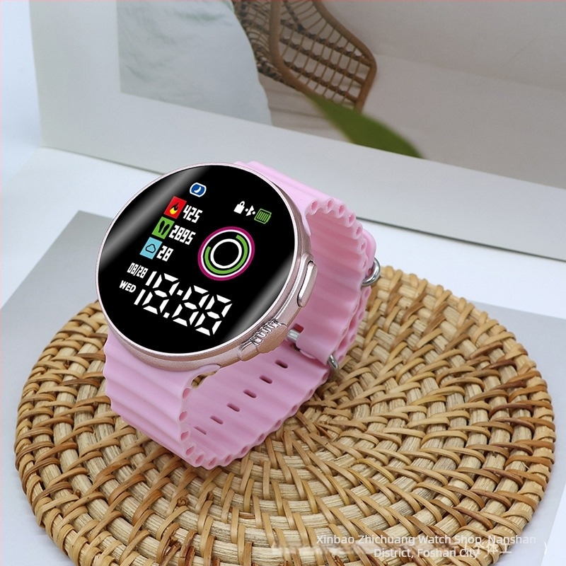 Електронен часовник за спорт на открито с квадратен циферблат: електроненMechanизъм, цифров дисплей, пластмасов корпус и пластмасова каишка