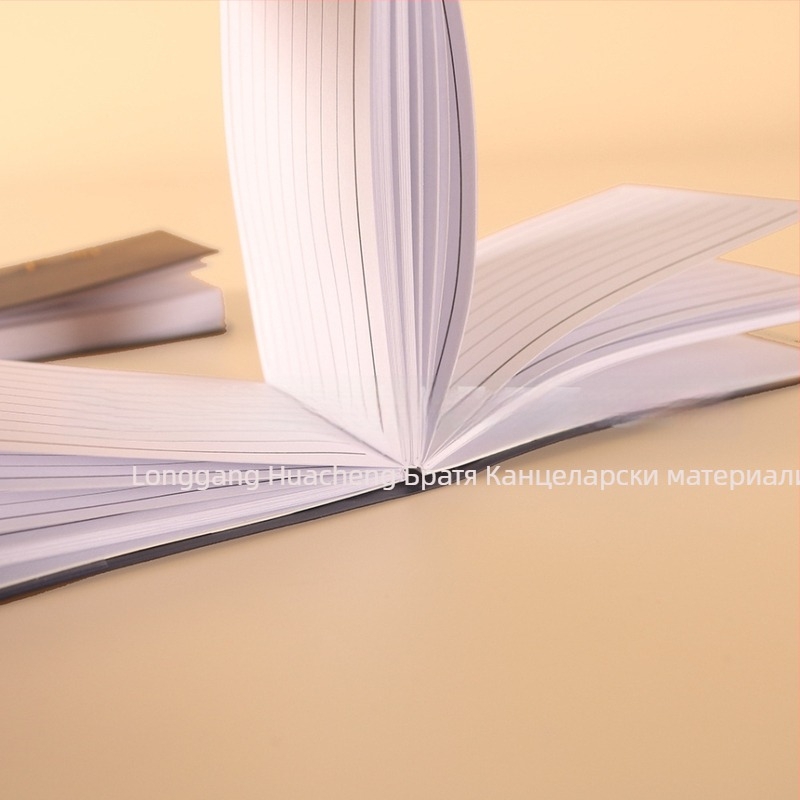 Компактен работен бележник с PU кожено покритие и тиснено лого; лепящо подвързване; 80 г офсетова хартия; удебелен вътрешен слой; възможност за печат на лого