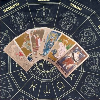 Карти за таро – пластмасови; марка Gold foil tarot cards; карти за настолна игра; опаковка: цветна кутия