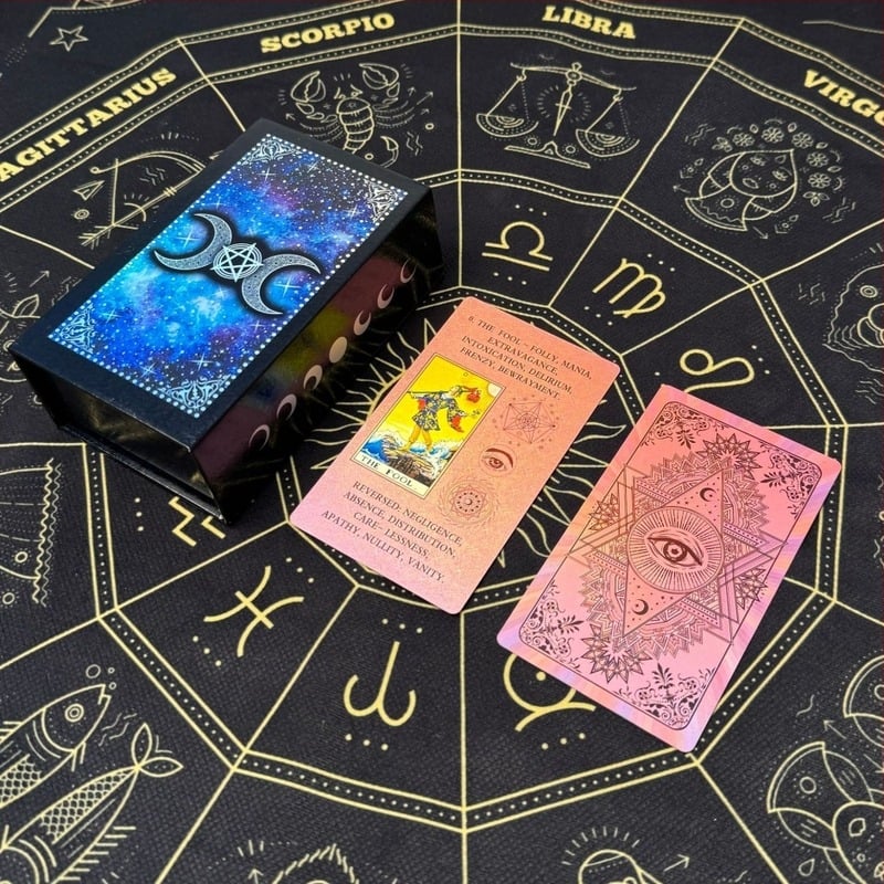 Карти за таро – пластмасови; марка Gold foil tarot cards; карти за настолна игра; опаковка: цветна кутия