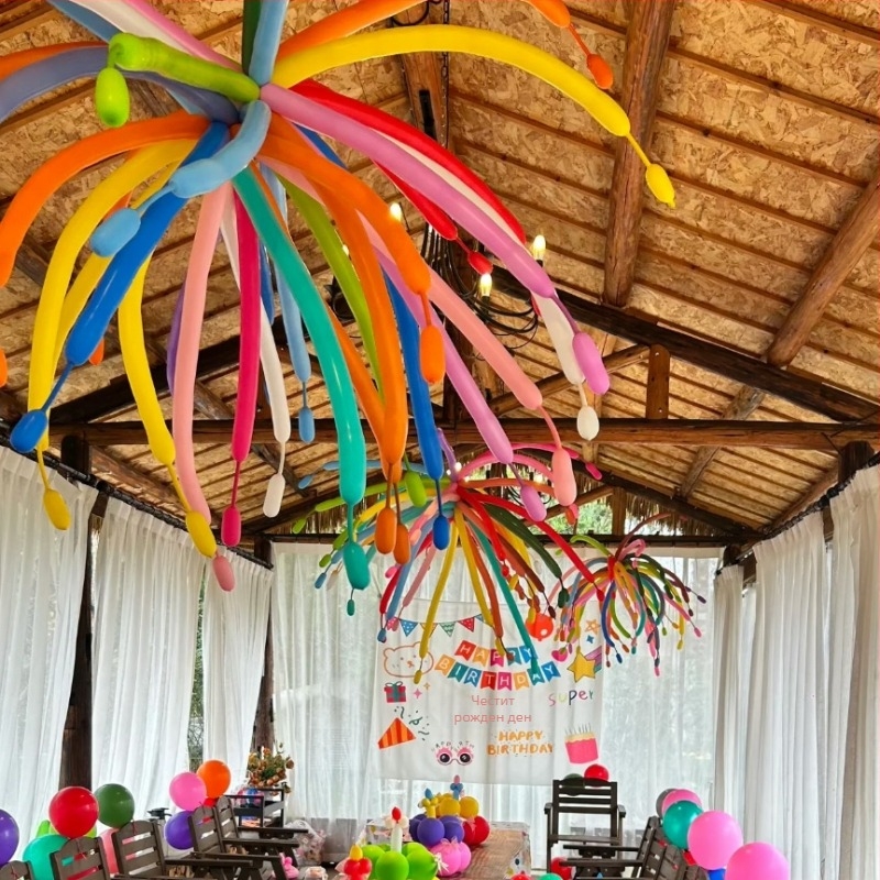 Фестивални латексови балони с дълга ивица, без шарки; лого не се допуска; IP лиценз няма