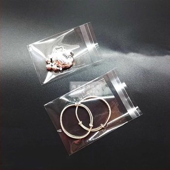 Пластмасова самозалепваща се прозрачна торбичка за съхранение на бижута (90% първична суровина; производство: blow molding, printing, bag making; материал: пластмаса)