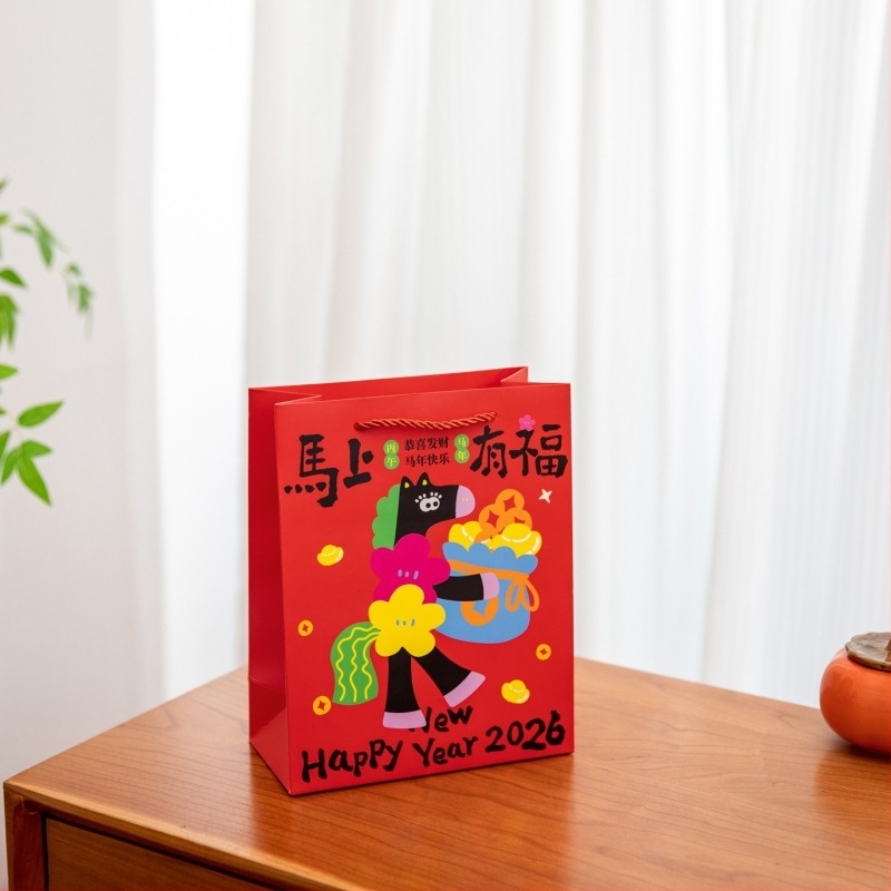 Подаръчна чанта с конски мотив, тема Годината на коня през 2026 година, стил карикатура, бял картон, произход: Jinhua, Zhejiang