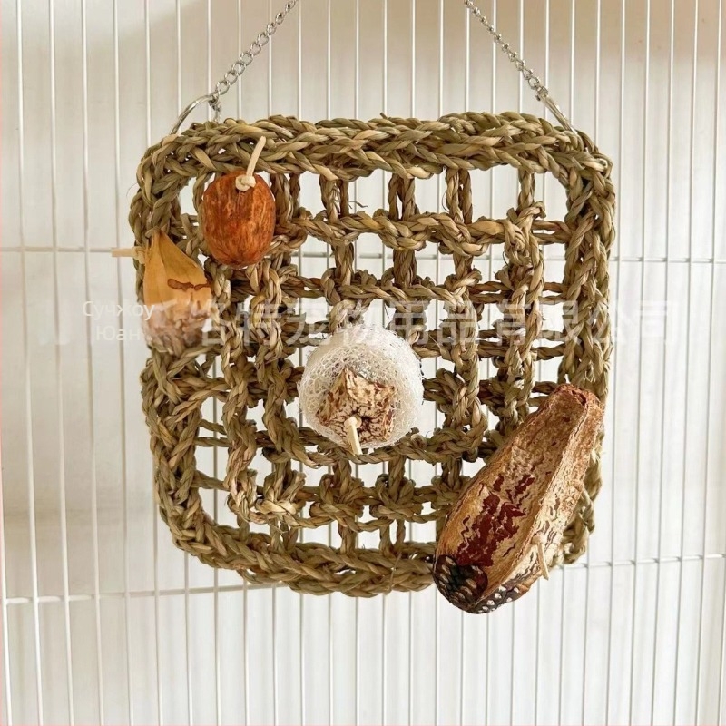 Папагалова играчка с дъвчаща мрежа от сламени нишки и тревна топка с плодова тема, модел Ky2469