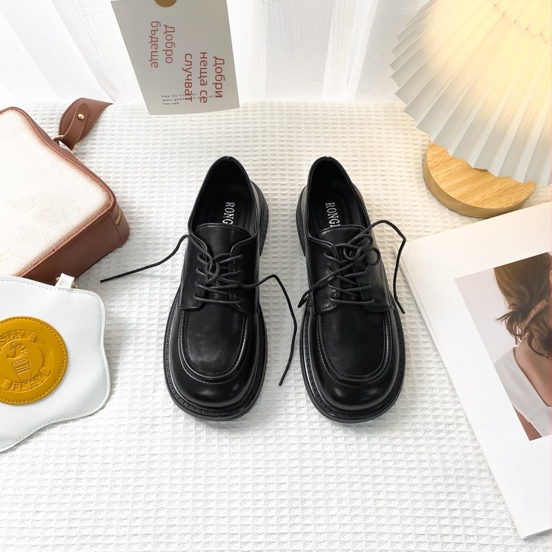 Дамски лофери с кръгла носка, средно висока горна част, гумена подметка, подплата от имитирана кожа, ниски токчета 1-3 cm