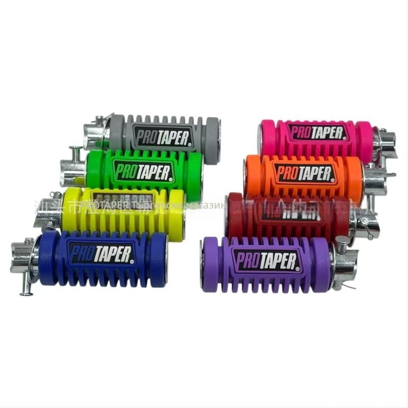 Комплект мотоциклетни педали: предни и задни, гумени, електроплакирани, универсална съвместимост — Mdd