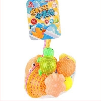 Играчка за баня с мини мрежа за водни игри; подходяща за деца 0–2 г.; подпомага емоционално, зрително и когнитивно развитие; подобрява координацията ръка–око и връзката с родителите