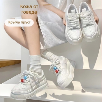 Маратонки с горна част от телешка кожа, дебела подметка за повдигане на височината, нисък връх, връзки, стелка от свинска кожа