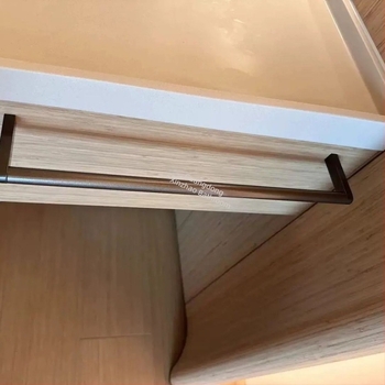 Държач за кърпи от неръждаема стомана, стенен, перфорирана конструкция, изпичано боядисано покритие, 5 кг носимост, едно ниво, марка Lion Shield