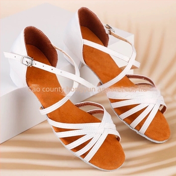 Детски латин танцови обувки за момичета – леки, с мека подметка, гумено дъно и плосък ток