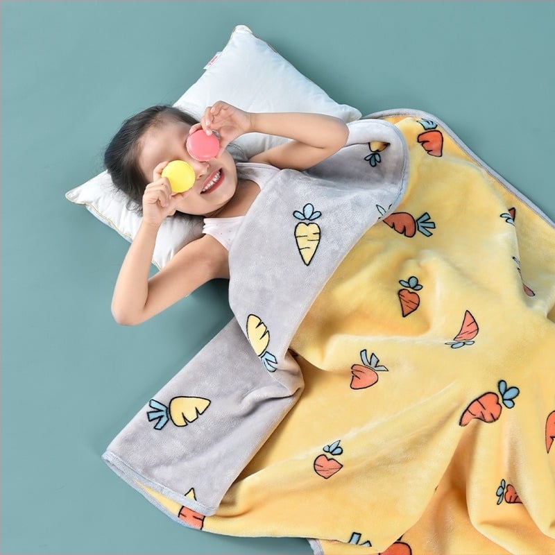 Детско одеяло - двуслойно удебелено, химическо влакно, за всички сезони, за възраст 3–6 г., 500–800 г, персонализируемо