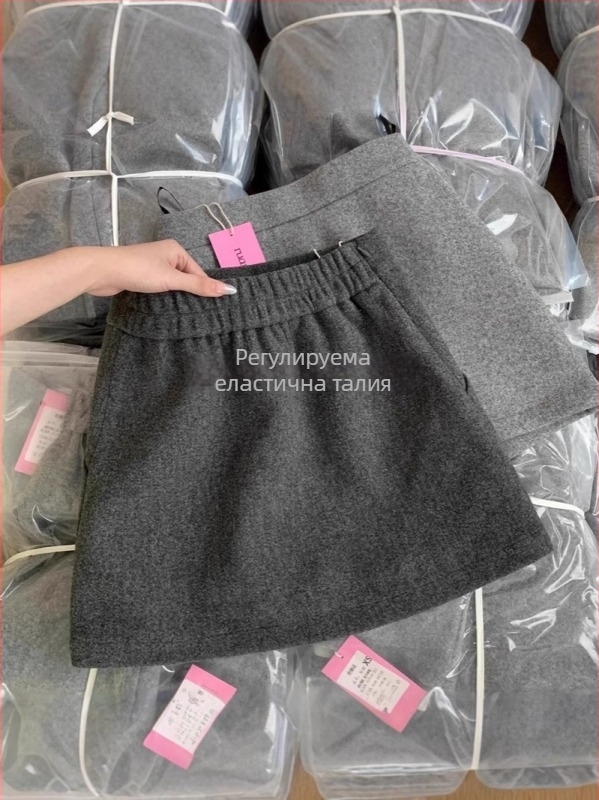 A-образна пола от полиестер, 70–80% полиестер, микроеластичност и колажно шиене