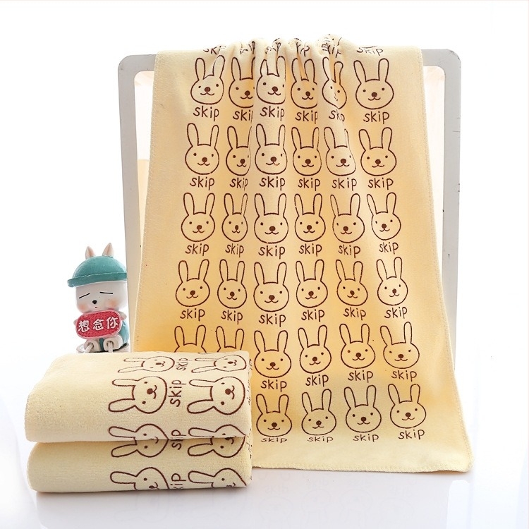 Кърпа за лице от суперфинно влакно | персонализирано лого по поръчка | тегло 50–80 g | основен компонент: полиестер | производствен процес: подгъв, нарязана купчина, права тъкан