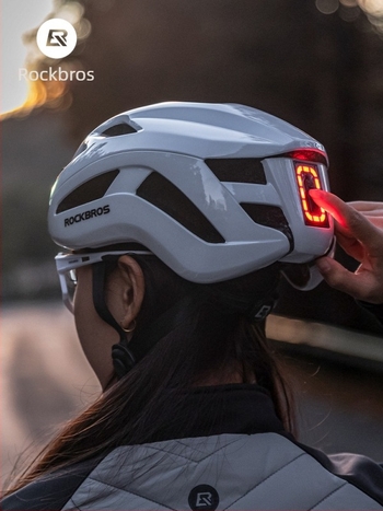 ROCKBROS Каска за велосипед с интегриран презареждаем преден фар и задно светло – PC+EPS, унисекс, за възрастни