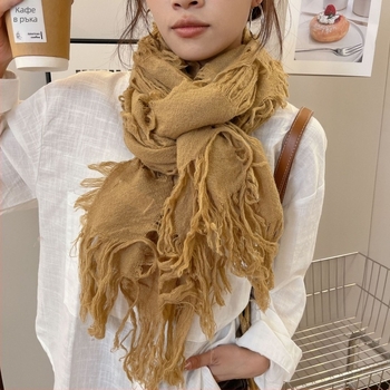 Шал от овча вълна, плетен по технология Warp – топъл за всички сезони, пуснат през есента 2024 г.