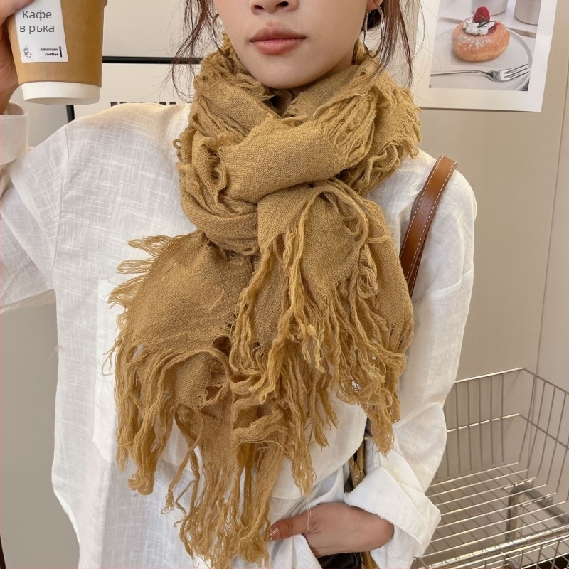 Шал от овча вълна, плетен по технология Warp – топъл за всички сезони, пуснат през есента 2024 г.