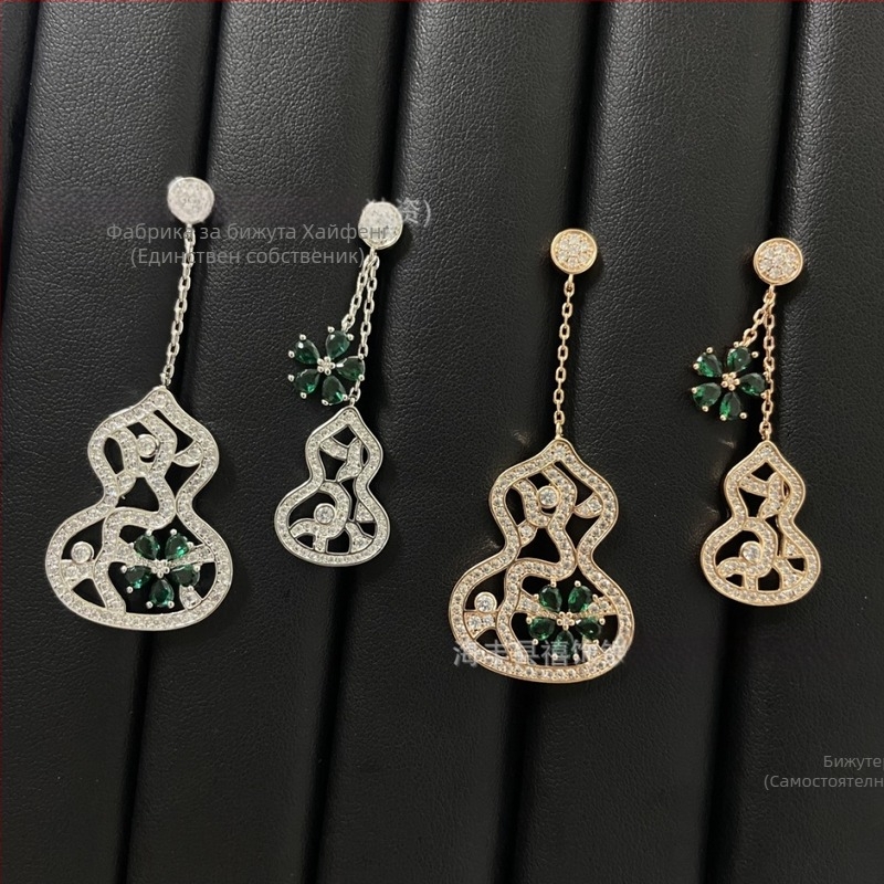 Обеци Jubilee Jewelry — златно покрити, капковидна геометрия, пролет 2025