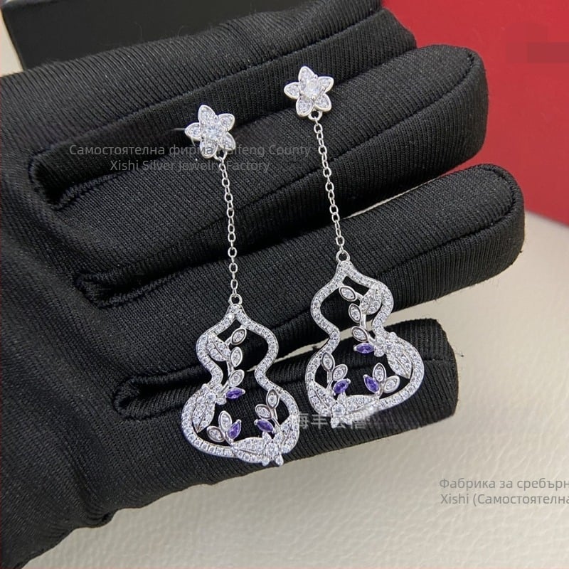 Обеци Jubilee Jewelry — златно покрити, капковидна геометрия, пролет 2025