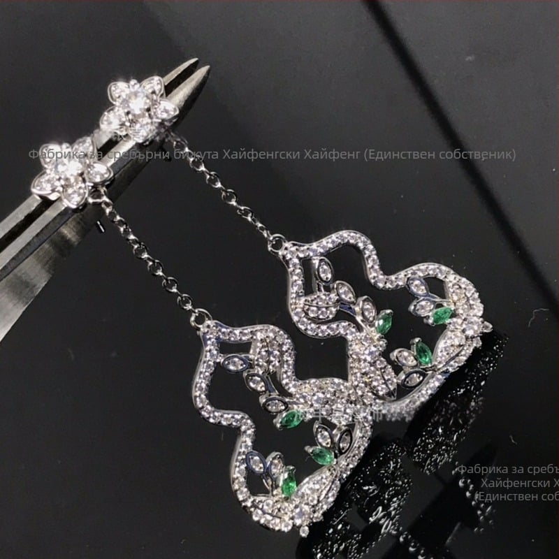 Обеци Jubilee Jewelry — златно покрити, капковидна геометрия, пролет 2025